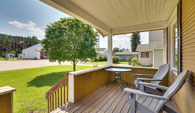 Gas Grill & Porch: Rural Hixton Vacation Home!