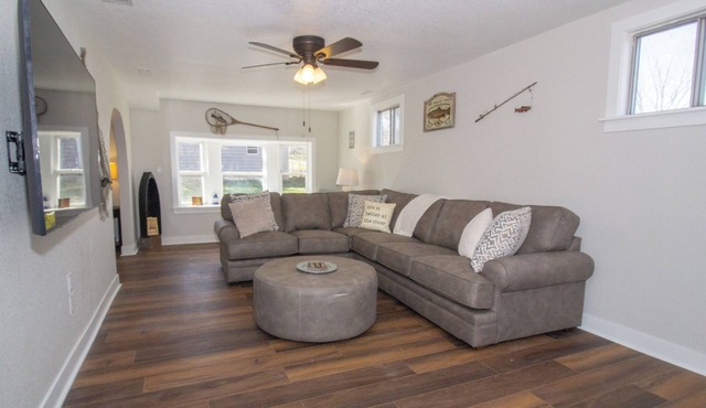 Gasconade Villa is a welcoming three bedroom retreat located near the beautiful Gasconade River in Dixon, Missouri. With one king bed, one queen bed, and four twin beds, this home comfortably accommodates families and groups.