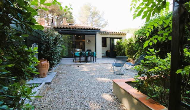 GASSIN/FONT-MOURIER: 1/2-BEDROOM MAZET IN ESTATE WITH POOL AND TENNIS