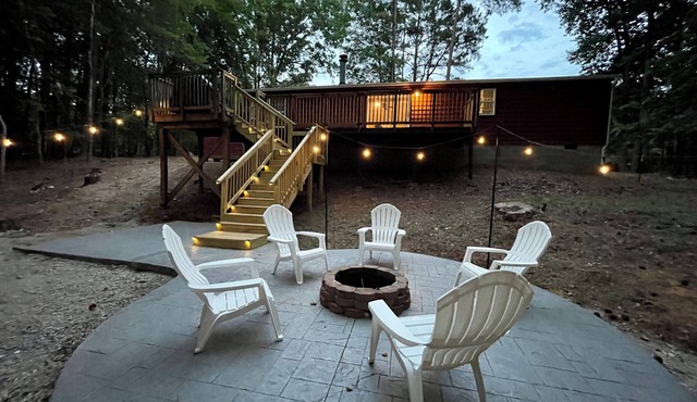 Gaston Getaway- Location, Lake, Fun & Firepit!