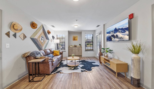 Gate 9 3 mins-Shop 3 minutes. UAH 5 minutes- Perfect for a Mid term Traveler.