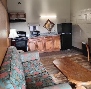 Gated 1 King Bed Room 1 Bath Apt with Full Kitchen 135