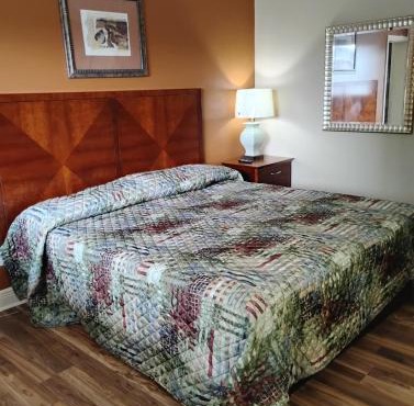 Gated 1 King Bedroom 1 Bath Apt with Full Kitchen 131