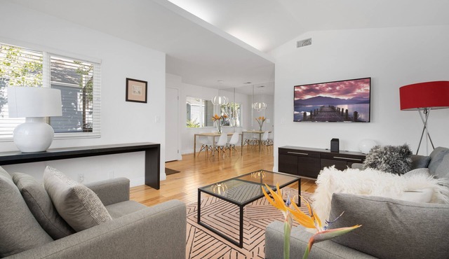 ★Gated 2bed/2bath Modern OC Condo★