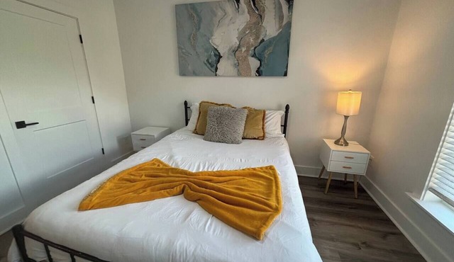 Gated 2BR in Greenville w/Vibes
