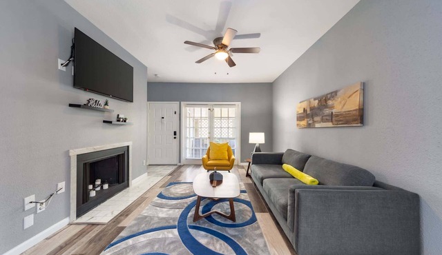 Gated 2BR Townhouse, Pool & Patio/Near Museums