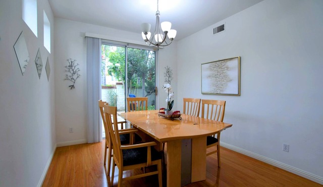 Gated 3BR 2.5BTH w/Pool and Spa in Tustin
