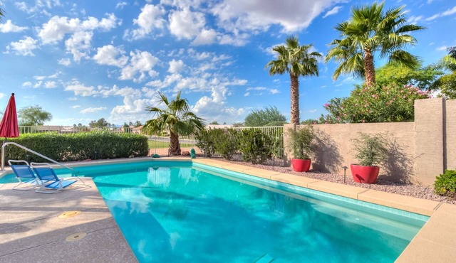 GATED 55+ GOLF RESORT COMMUNITY PEBBLECREEK Home w/Pool & Hot Tub, & Golf cart!