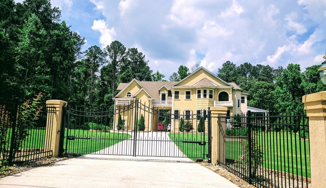 Gated 5BR/4.5BA House - Internet and Grill