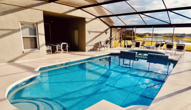 Gated Area√ 4 Bedroom√ Big Pool-Sun Deck√ Solar Heated√ On Lake√ Easy for Parks√