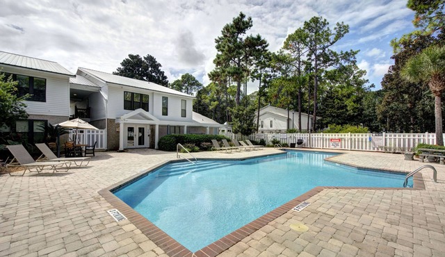 Gated Beach Condo Pool, Tennis, Gym Walk to Ziggy’s St. Simons
