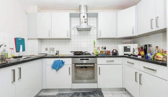 Gated Community. Uncroft Parking.nwalking Distance to Hatfield Galleria