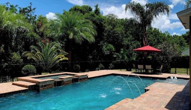 Gated community XL pool Home 2500sq/f