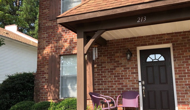 Gated Condo Community and Personal parking, Near campus, WIFI, Washer/Dryer