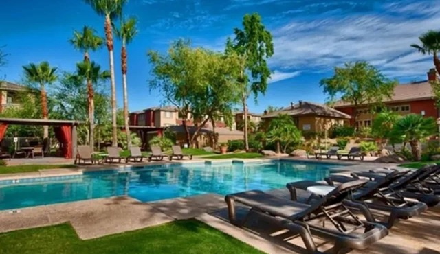 Gated Condo, Heated Pool, Spa, Gym, Near Zoo