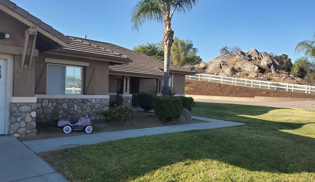 Gated Country Vineyard Estate w 3br/2ba, office and pool