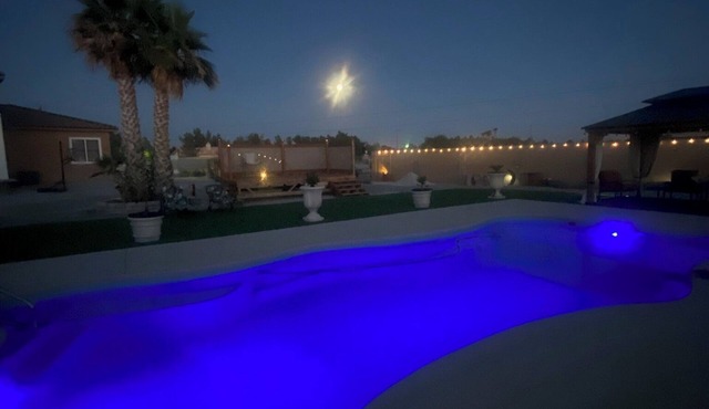 Gated Desert Retreat Saltwater Pool & Hot Tub 5 Min to Hospitals & Shopping