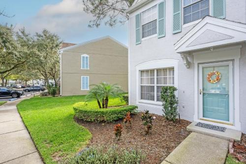 Gated Elegant 2BR Townhome - KING Bed, Pool, WiFi, Wash & Dry, AC, Private Patio facing preserves, Free Parking - NICE FOR Medical, Business, Groups, Relo - by Moffitt Cancer CTR, Tampa Palms, Hunters Green, Live Oak, Cory Lake, New Tampa, Wesley Chapel