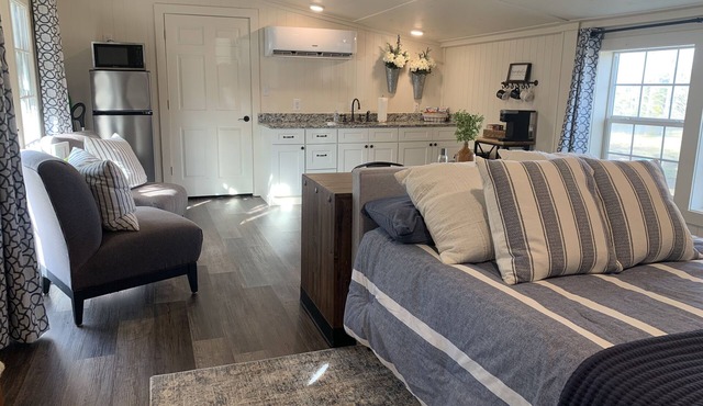 Gated - Farmhouse Bungalow By Lavender Gardens