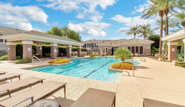 Gated Ground Floor w/Heated Pool/Spa/Fitness Room, Garage, Kierland's, Dining/Shopping + Free Golf!