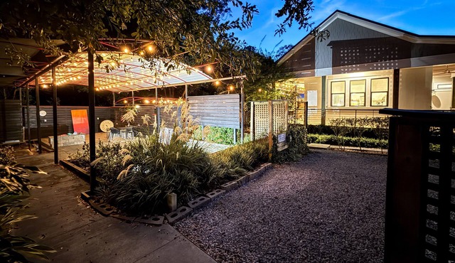 Gated King Garden Cottage Walkable to Downtown