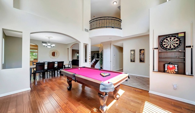 Gated King-Suite Villa W Pool Table & Fireplace!