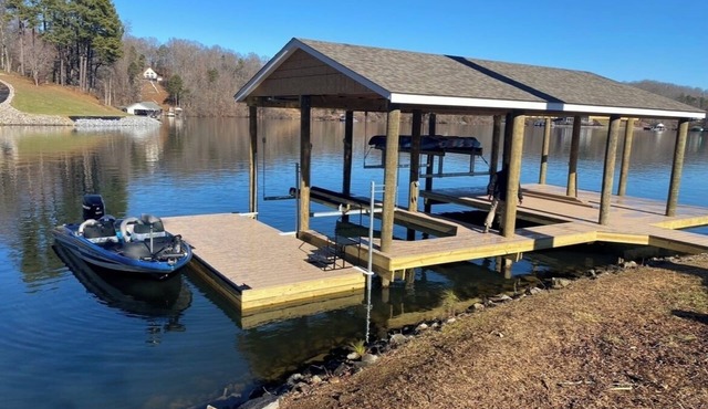 Gated Lakefront Getaway, Hot Tub, Private Dock & Stunning Smith Mountain View’s