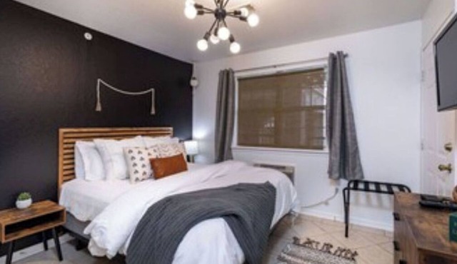 Gated, Luxe Mid-Century Modern Condo| Walk to golf & pools!