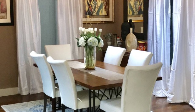 Gated Luxury 3-bedroom 2200 sq ft best value 1-3 minutes to Downtown venues