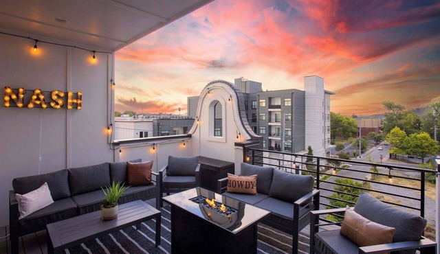 Gated Luxury in Nashville: Rooftop Views+Fire Pit