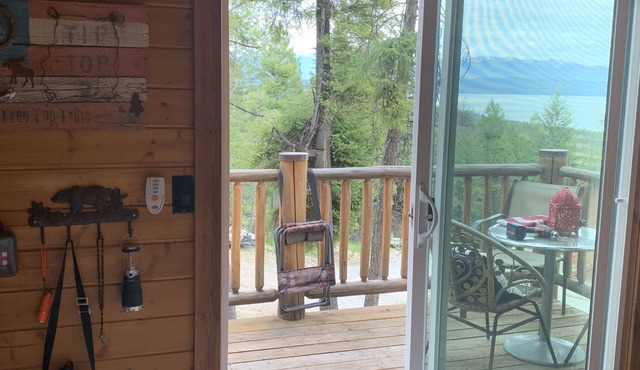 Gated Luxury Queen Bed Cottage Sleeps 2 Air Conditioning Kitchenette EV Charger