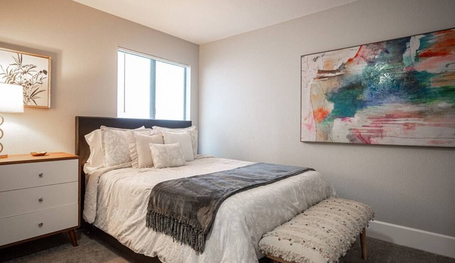 Gated- LV Country Club Sleeps 8