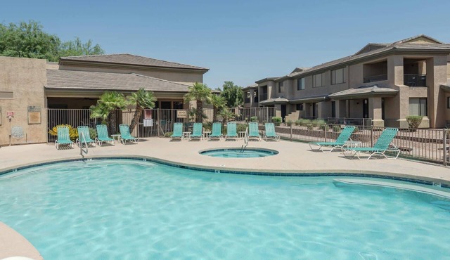 Gated Ocotillo Townhouse, heated pool & spa, BBQ