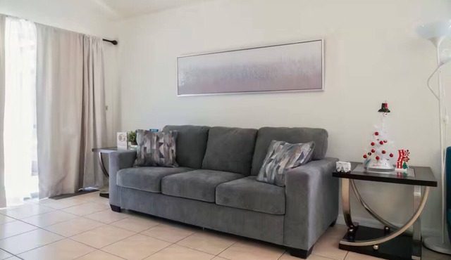 Gated Pool Home 20 Min to Disney, Uni, MCO,