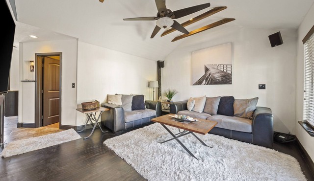 Gated Private Chalet with Hot Tub