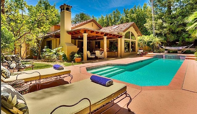 Gated, Private Community NO OTHER VILLA THIS CALIBRE CAN BEAT THE PRICE!