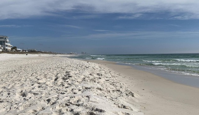 Gated Quiet Private Beach - Gulf Pool - Free Beach Chair service March to Oct