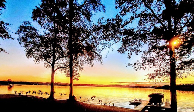 Gated Reynolds Direct Lake & Golf Front home. Large private Dock. Wide water.