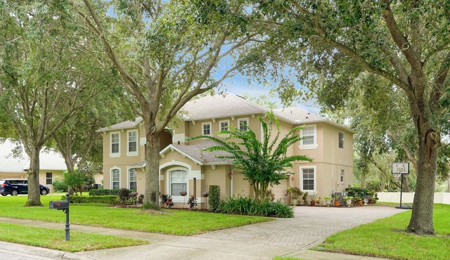 Gated Summit Escape: Relax & Recharge 4BR w/Pool, Theater & Office in Apopka