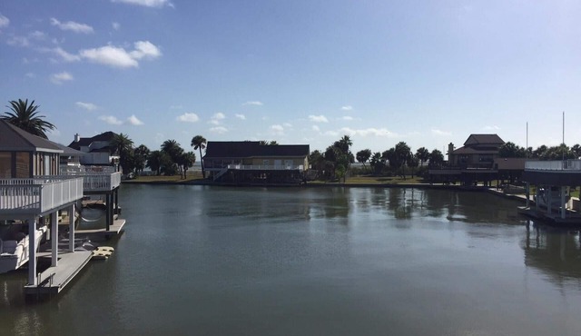 Gated Top and Bottom Deck Safe Children 3BR On Bay Canal Great Fishing !