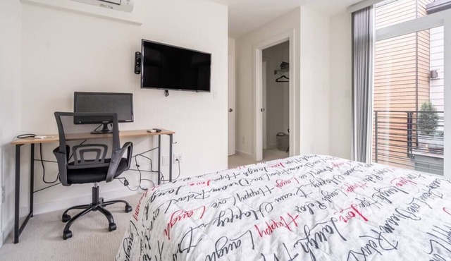 Gated Townhome Near Downtown Seattle (Green Lake)