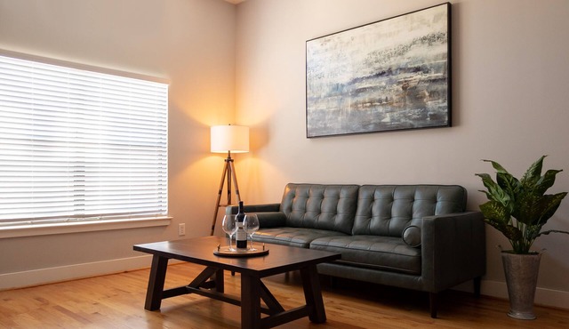 Gated Townhouse 2BR/2BA near Galleria & Downtown