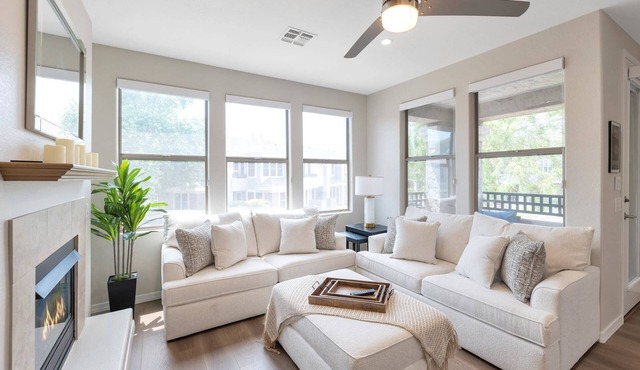 Gated w/Garage, Heated Pool/Spa/Fitness Room, Near Hiking & Kierland Commons Fine Dining & Shopping