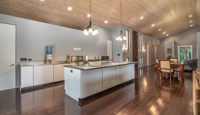 Gated Waterfront Nature Retreat 5 minutes from Starved Rock State Park