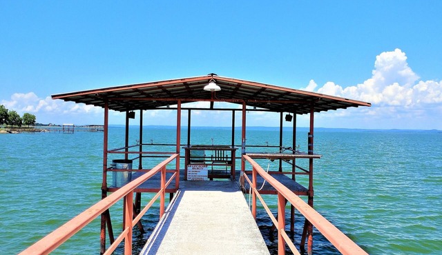 Gated, Waterfront, Water Pad, Horseshoes, Ping Pong Table, Shaded Fishing Pier