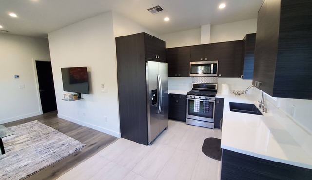Gated1BD/1BTH Unit/Queen Bed/Queen Sofa Bed/Parking/EV Charger