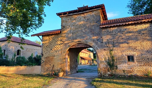 Gatehouse at Chateau de Sariac - Romantic Retreat