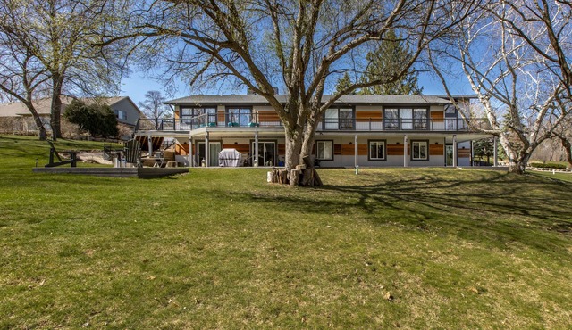 Gates Dr-Stylish and spacious house Near Mayo in Rochester best Neighborhood