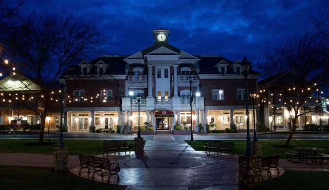 Gateway Hotel, Trademark Collection by Wyndham