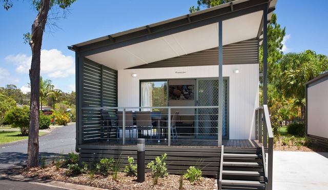 Gateway Lifestyle Lorikeet